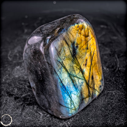 Natürliche Labradorit Kristall-Freiform - 213,44g