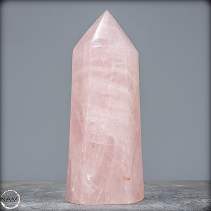 Natürlicher Rosenquarz-Kristall Obelisk aus Brasilien - 1202,69g
