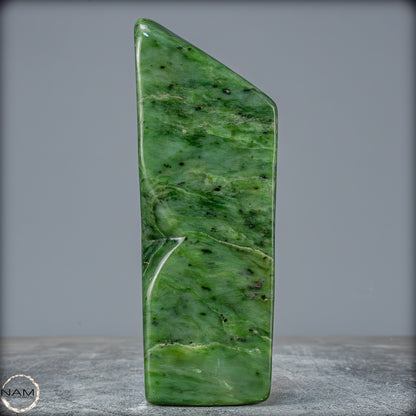 Natürliche Jade-Nephrit Freiform aus Burma - 680,49g