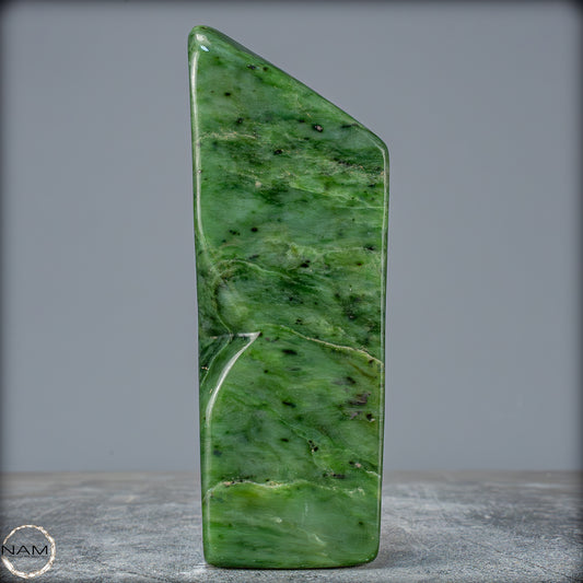Natürliche Jade-Nephrit Freiform aus Burma - 680,49g