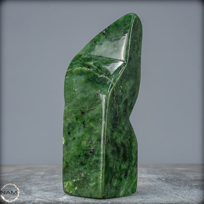Natürliche Jade-Nephrit Freiform aus Burma - 680,49g