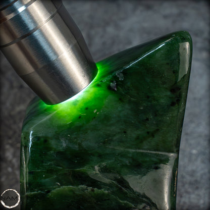 Natürliche Jade-Nephrit Freiform aus Burma - 680,49g