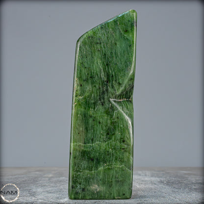 Natürliche Jade-Nephrit Freiform aus Burma - 571,25g