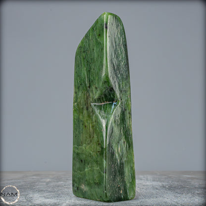 Natürliche Jade-Nephrit Freiform aus Burma - 571,25g