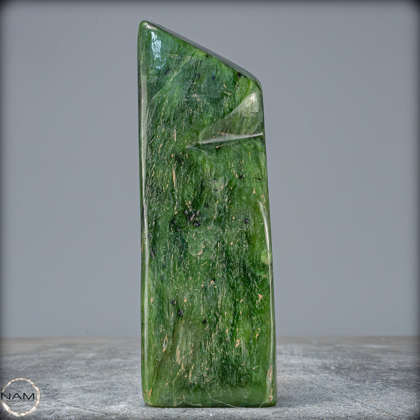 Natürliche Jade-Nephrit Freiform aus Burma - 571,25g