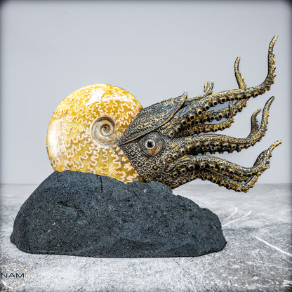 Natürlicher Ammonite verbunden mit Meisterhafter Kunst - 1177,63g