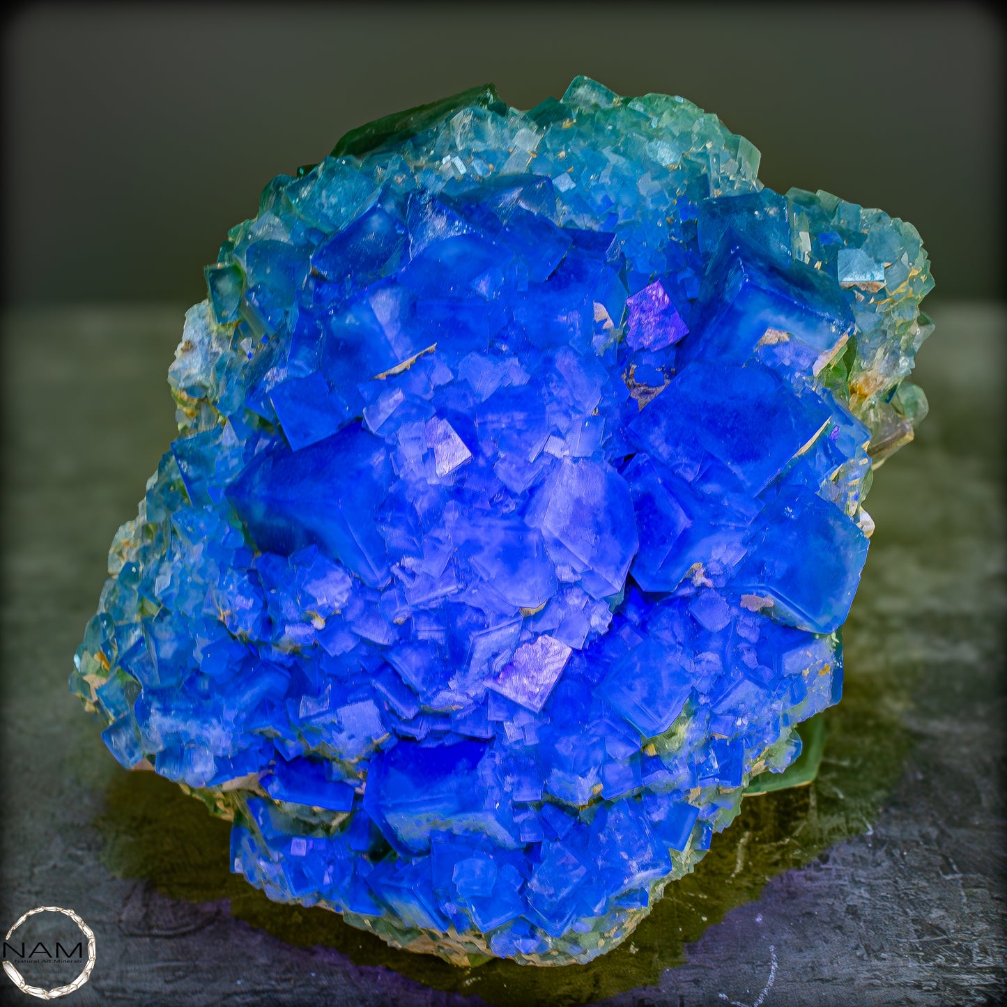 Natürliche Grüner Fluorit Kristalle auf Matrix - 3449,12g