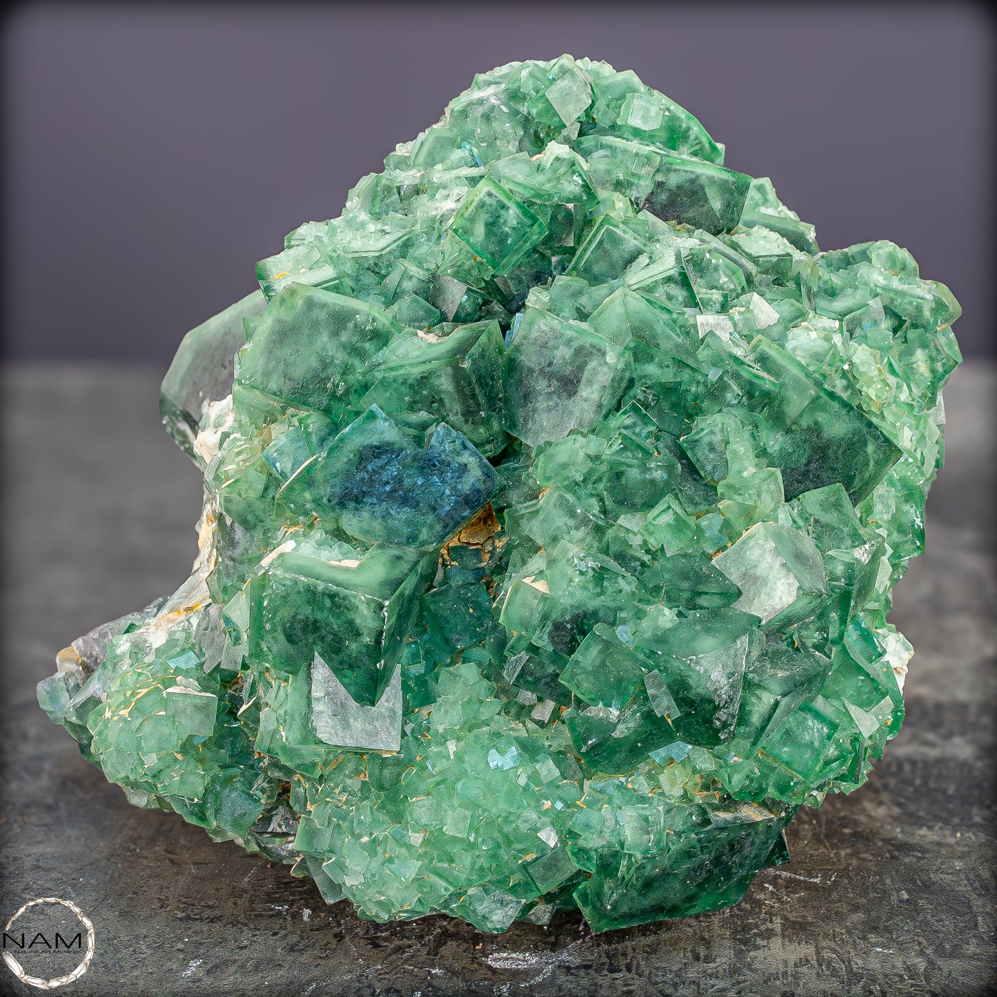 Natürliche Grüner Fluorit Kristalle auf Matrix - 3449,12g