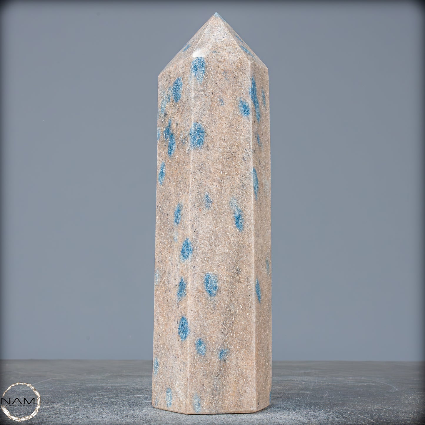 Natürlicher K2 Obelisk aus Madagaskar - 1119,91g