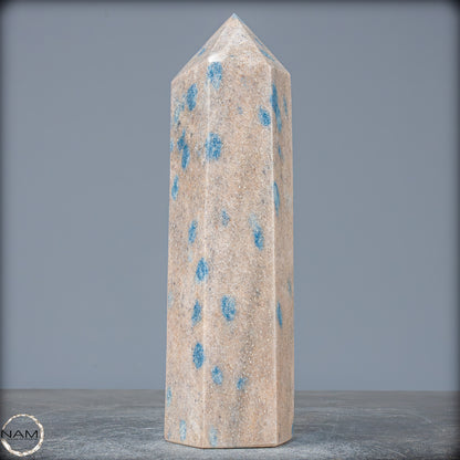 Natürlicher K2 Obelisk aus Madagaskar - 1119,91g