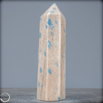 Natürlicher K2 Obelisk aus Madagaskar - 1119,91g