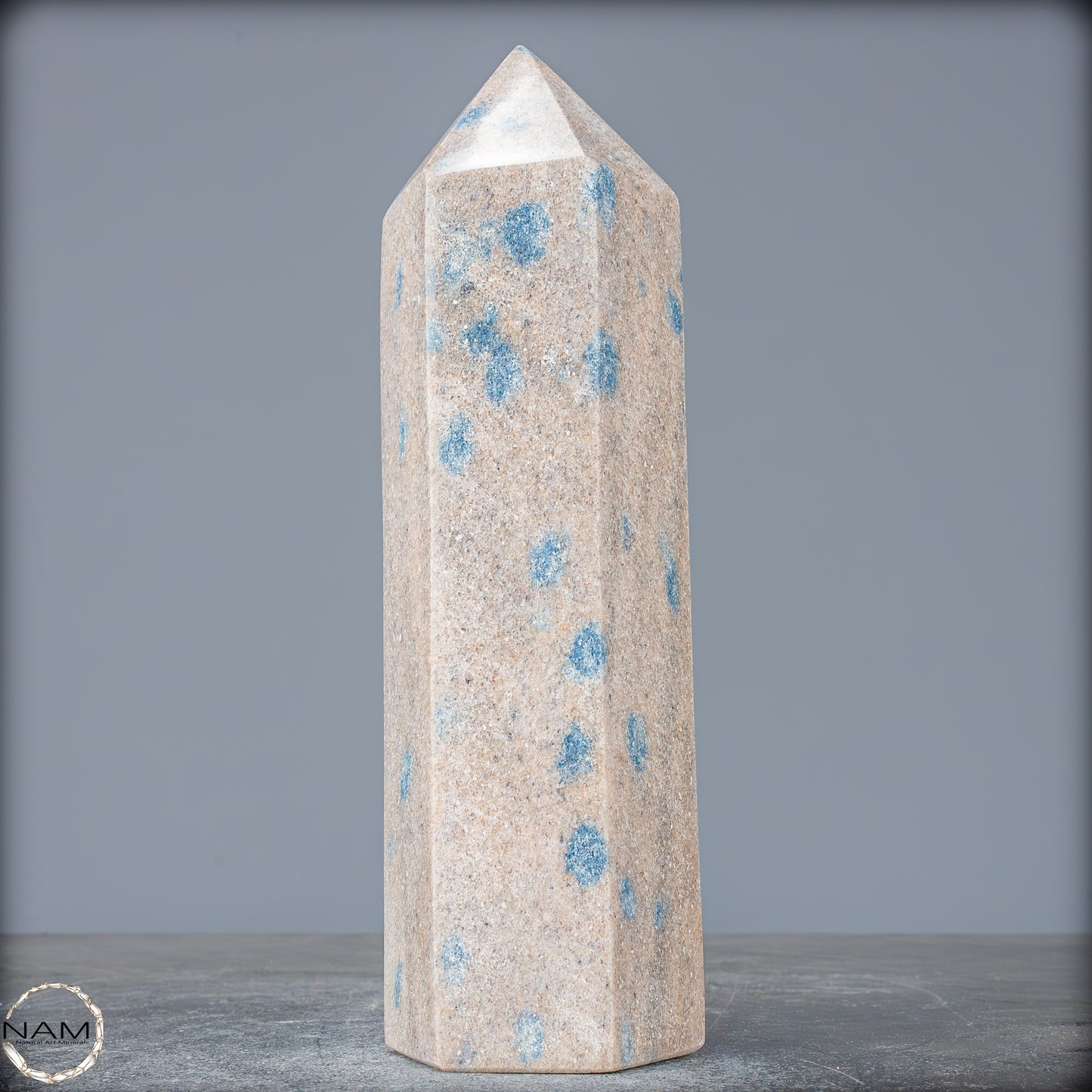 Natürlicher K2 Obelisk aus Madagaskar - 1119,91g