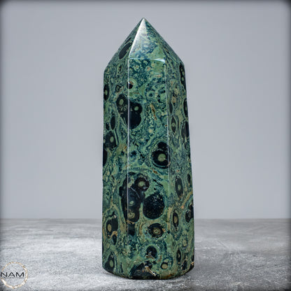 Natürlicher  Kambaba-Jaspis Obelisk - 575,15g
