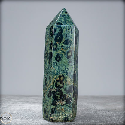 Natürlicher  Kambaba-Jaspis Obelisk - 575,15g