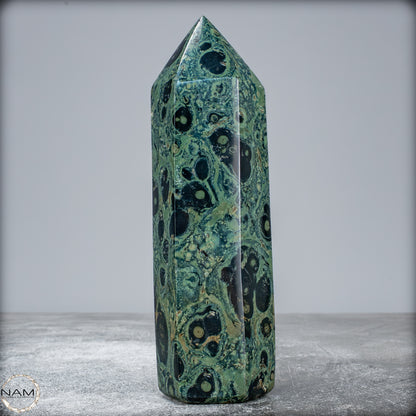 Natürlicher  Kambaba-Jaspis Obelisk - 575,15g