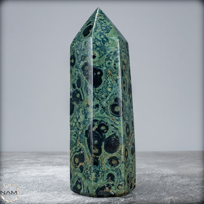 Natürlicher  Kambaba-Jaspis Obelisk - 575,15g