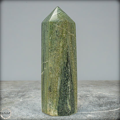 Gebänderter Kambaba-Jaspis Obelisk - 798,02g
