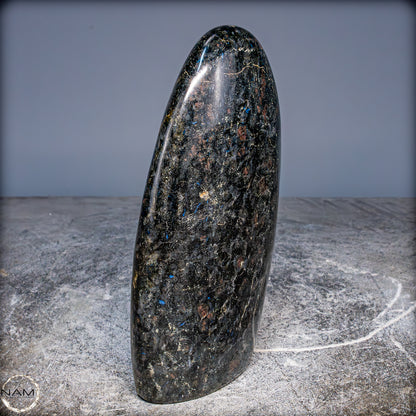 Natürliche Arfvedsonit und Granat-Kristall Freifrom, sehr selten - 1787,69g