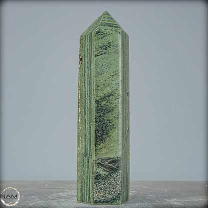 Gebänderter Eldarit-Jaspis Obelisk - 942,28g