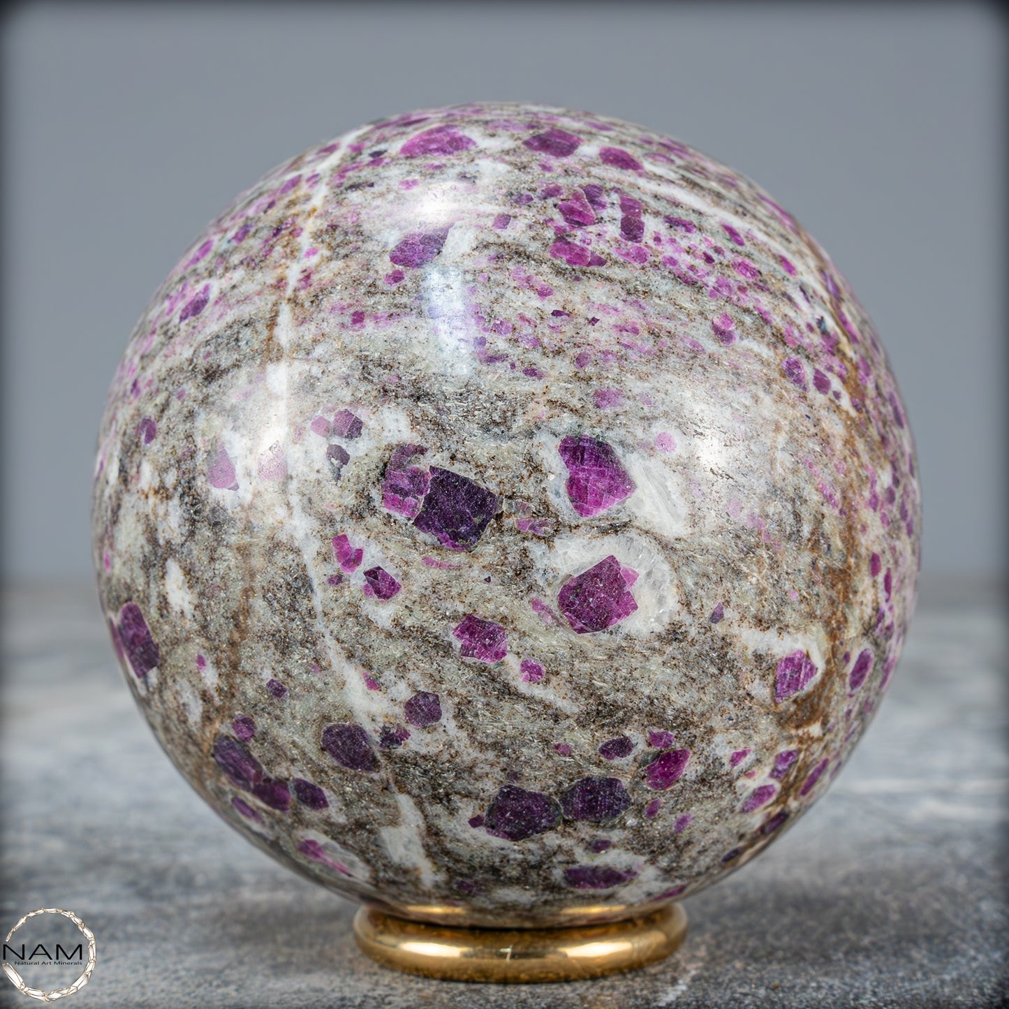 Natürliches Rubin-Kristall Kugelaus Myanmar - 489,71g - 68mm