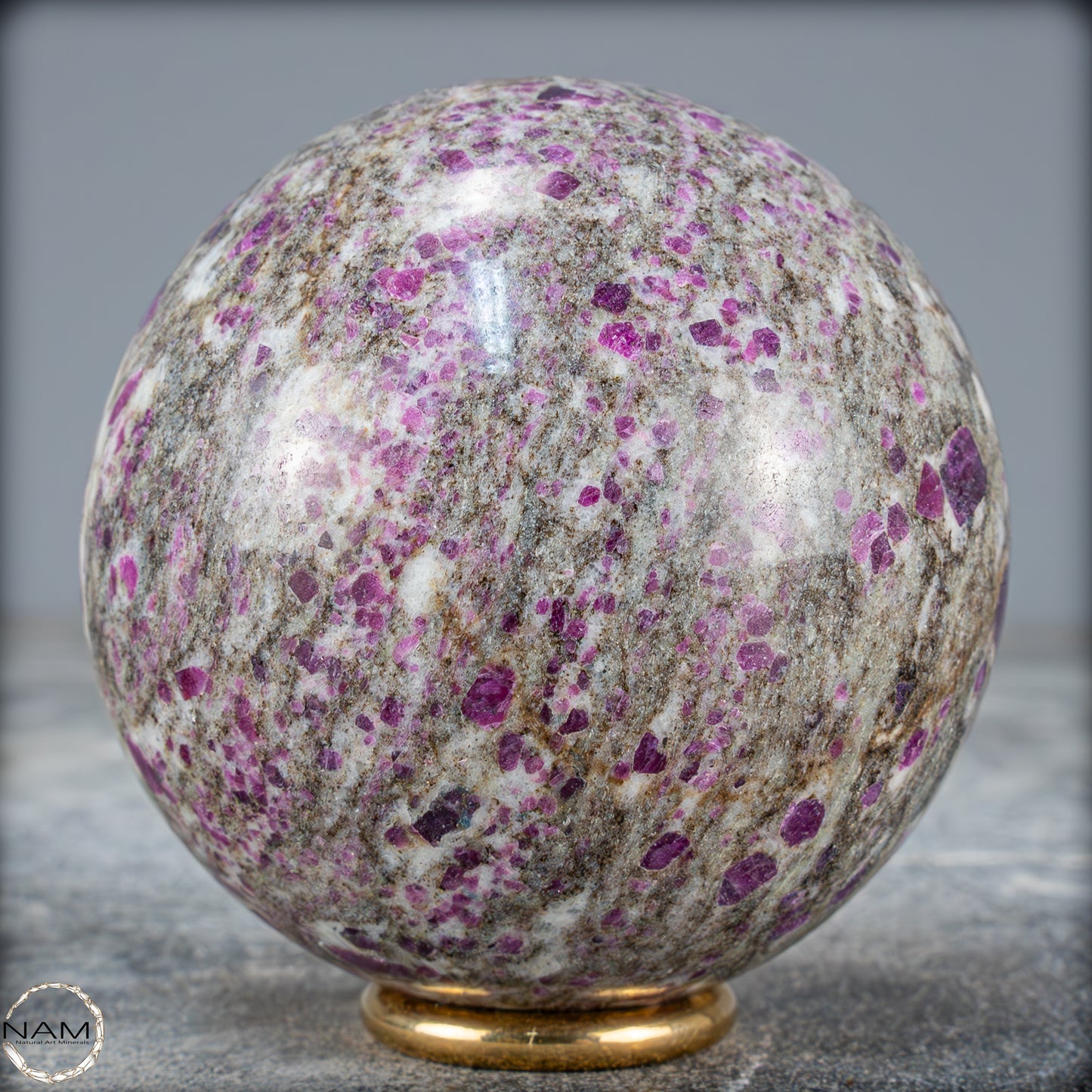 Natürliches Rubin-Kristall Kugelaus Myanmar - 489,71g - 68mm