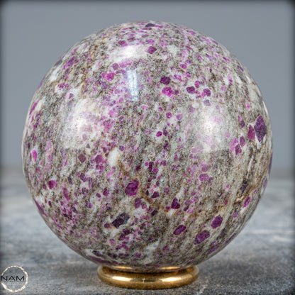 Natürliches Rubin-Kristall Kugelaus Myanmar - 489,71g - 68mm