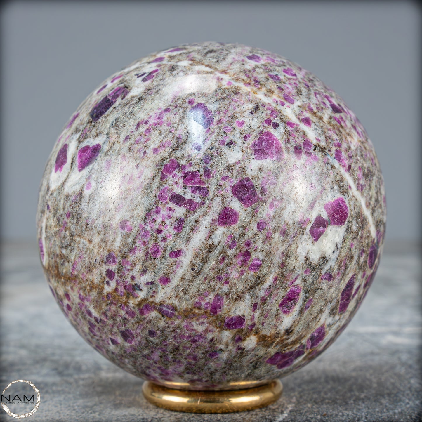 Natürliches Rubin-Kristall Kugelaus Myanmar - 489,71g - 68mm