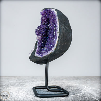 Natürliche Amethyst-Kristalle/Druse auf Ständer - 2276,64g