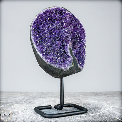 Natürliche Amethyst-Kristalle/Druse auf Ständer - 2276,64g
