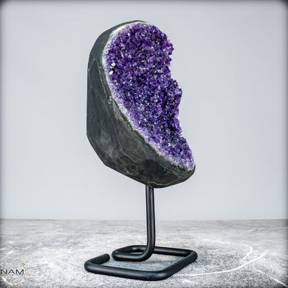 Natürliche Amethyst-Kristalle/Druse auf Ständer - 2276,64g