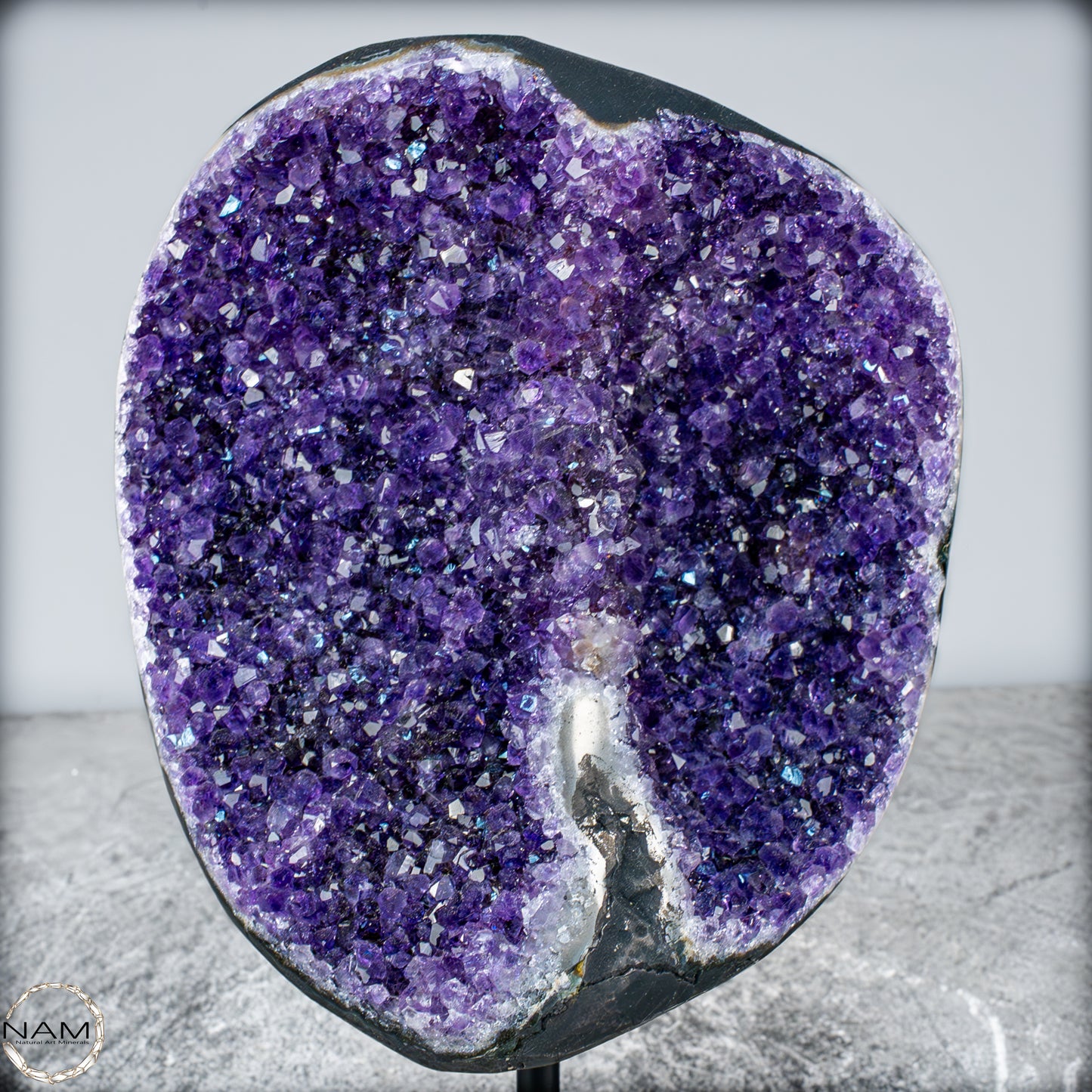 Natürliche Amethyst-Kristalle/Druse auf Ständer - 2276,64g