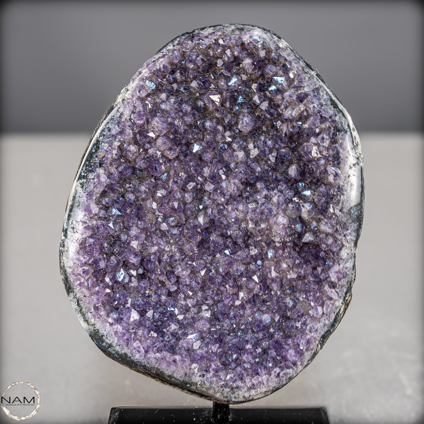 Natürliche Amethyst-Kristalle/Druse auf Ständer - 1561,23g