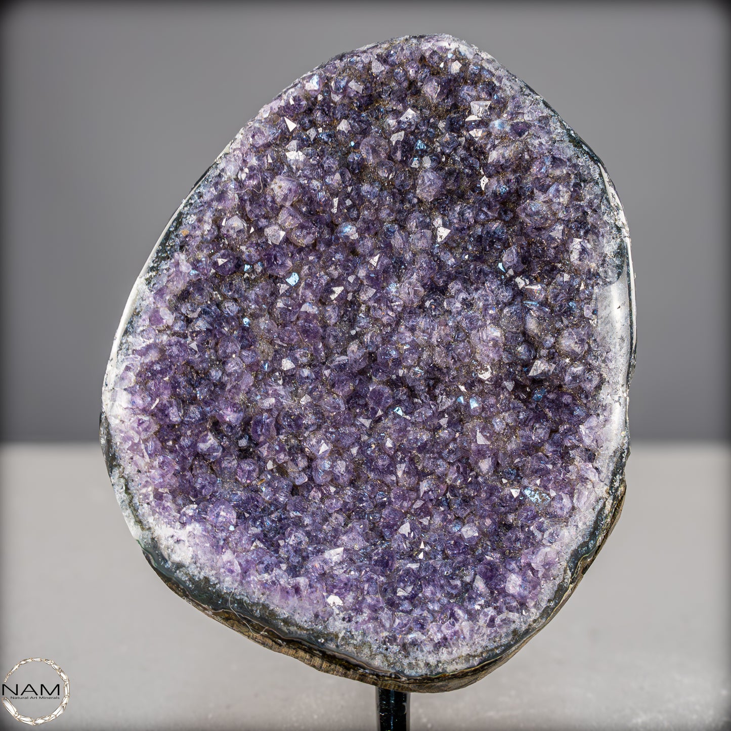 Natürliche Amethyst-Kristalle/Druse auf Ständer - 1561,23g