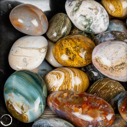 Natürliche Ocean-Jasper-Achat-Trommelsteine in Spitzenqualität – Faszinierende Farben, einzigartige Muster und natürliche Schönheit