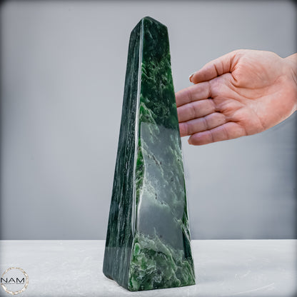 Natürliche Jade-Nephrit Obelisk aus Burma - 1800,66 g