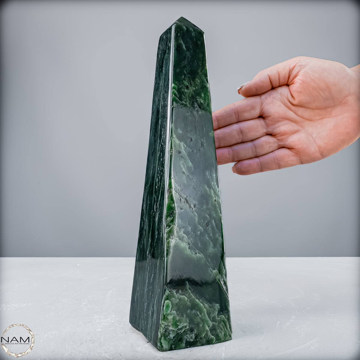 Natürliche Jade-Nephrit Obelisk aus Burma - 1800,66 g