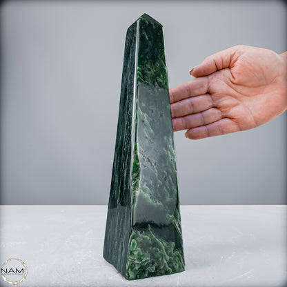 Natürliche Jade-Nephrit Obelisk aus Burma - 1800,66 g