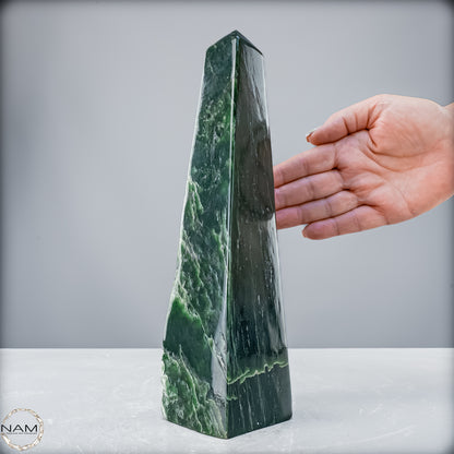 Natürliche Jade-Nephrit Obelisk aus Burma - 1800,66 g