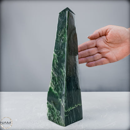 Natürliche Jade-Nephrit Obelisk aus Burma - 1800,66 g
