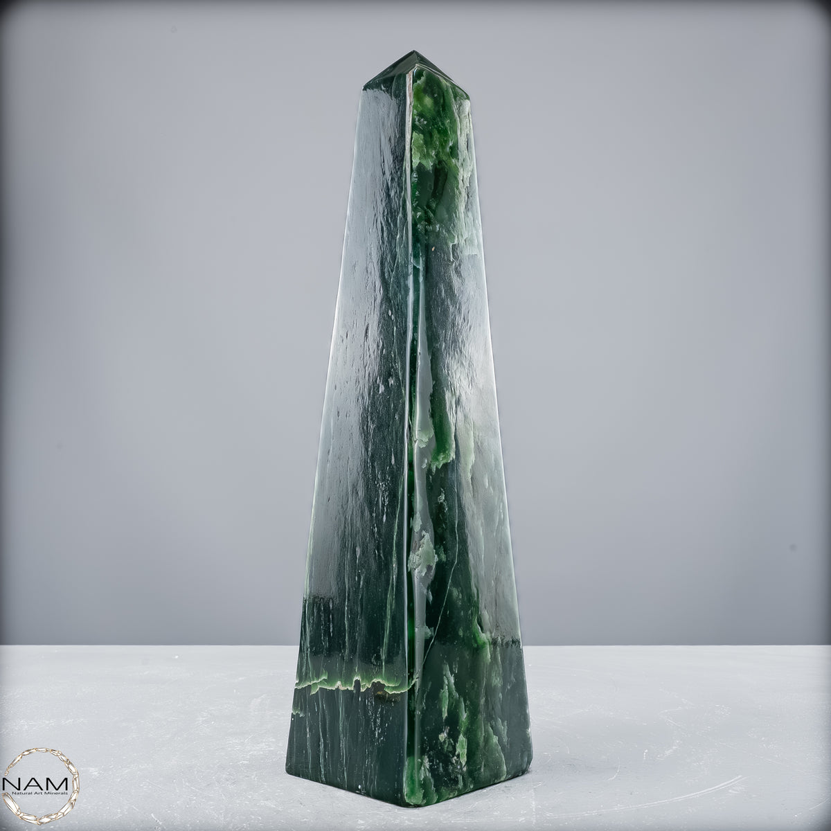 Natürliche Jade-Nephrit Obelisk aus Burma - 1800,66 g