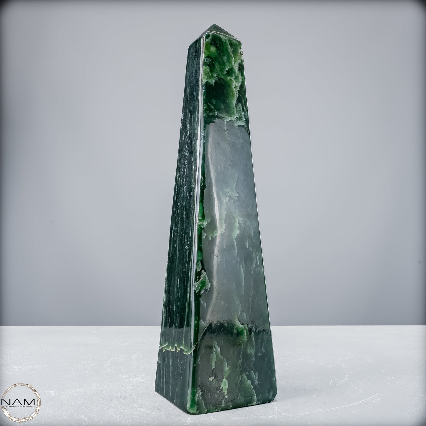 Natürliche Jade-Nephrit Obelisk aus Burma - 1800,66 g