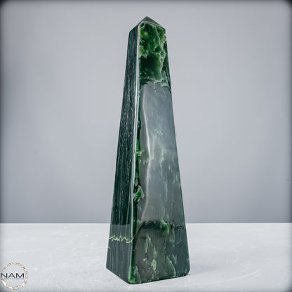 Natürliche Jade-Nephrit Obelisk aus Burma - 1800,66 g