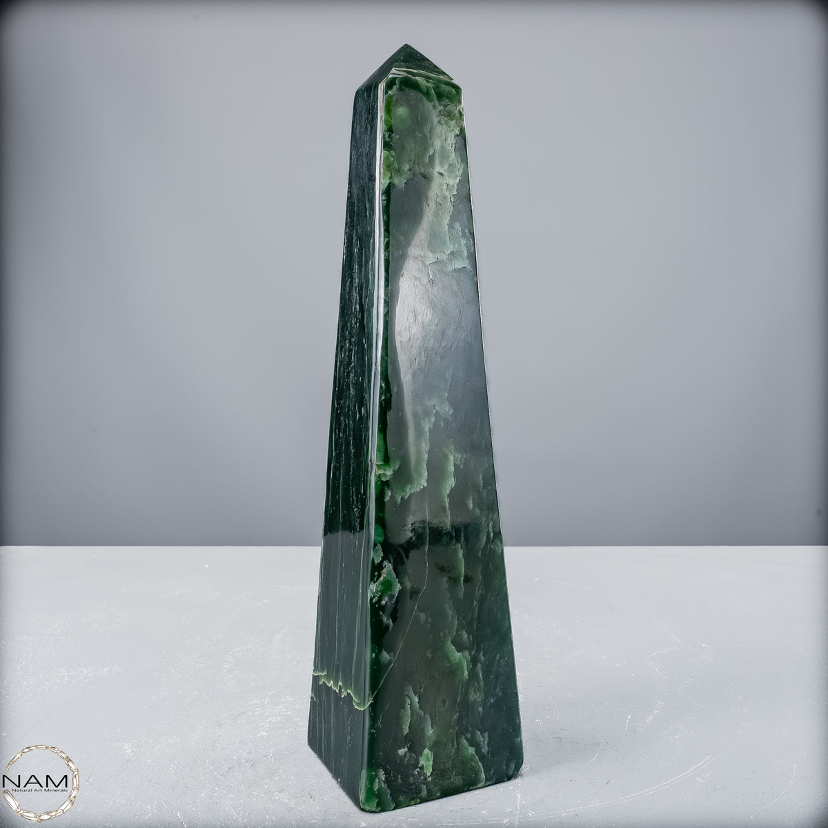 Natürliche Jade-Nephrit Obelisk aus Burma - 1800,66 g
