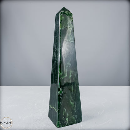Natürliche Jade-Nephrit Obelisk aus Burma - 1800,66 g