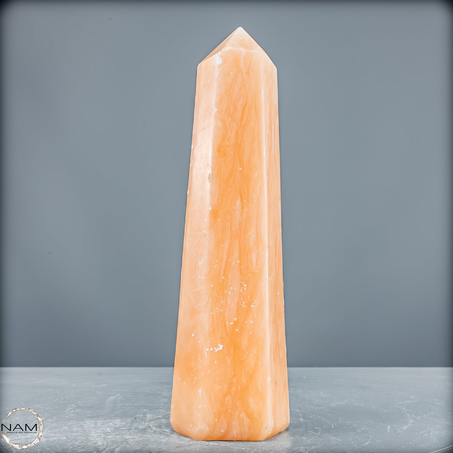 Natürlicher Orangencalcit Kristall-Obelisk - 894,77 g