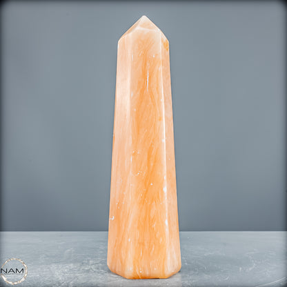 Natürlicher Orangencalcit Kristall-Obelisk - 894,77 g