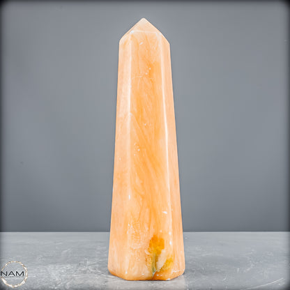 Natürlicher Orangencalcit Kristall-Obelisk - 894,77 g