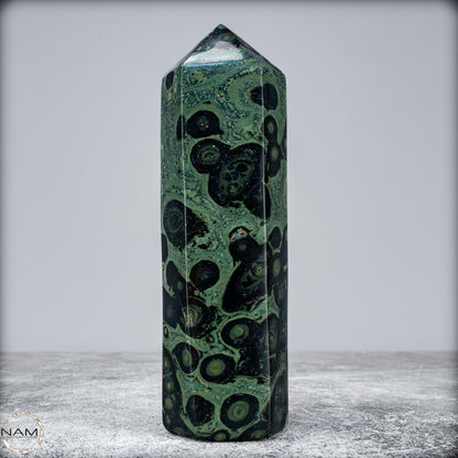 Natürlicher  Kambaba-Jaspis Obelisk - 516,23g