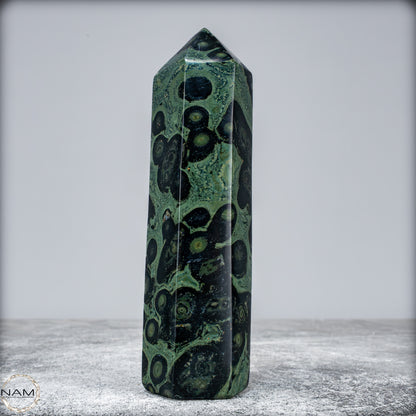 Natürlicher  Kambaba-Jaspis Obelisk - 516,23g