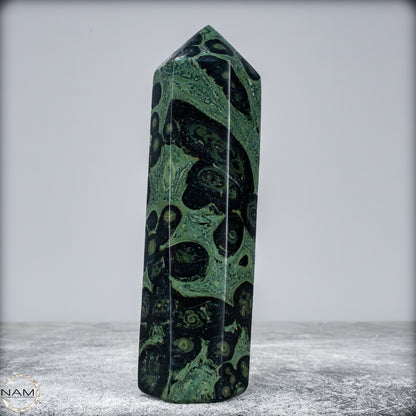 Natürlicher  Kambaba-Jaspis Obelisk - 516,23g
